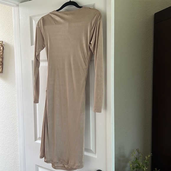 Never worn Roberto Cavalier faux wrap dress with gold closure - Picture 4 of 4